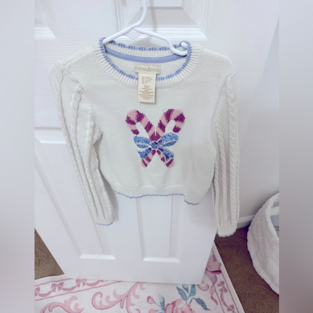 Size 5/6. Sister match in closet.